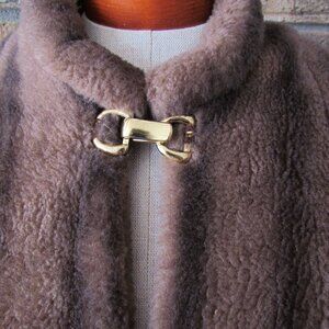 VINTAGE COAT, M-L, BROWN FAUX FUR w GOLDEN CLASP,  COZY & WARM w LOVELY LINING